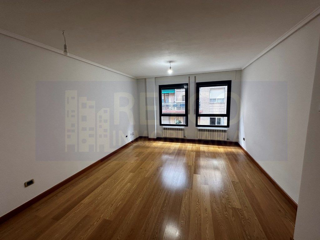 Living room of Apartment for sale in  Logroño