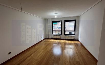 Sala d'estar de Apartament en venda en  Logroño