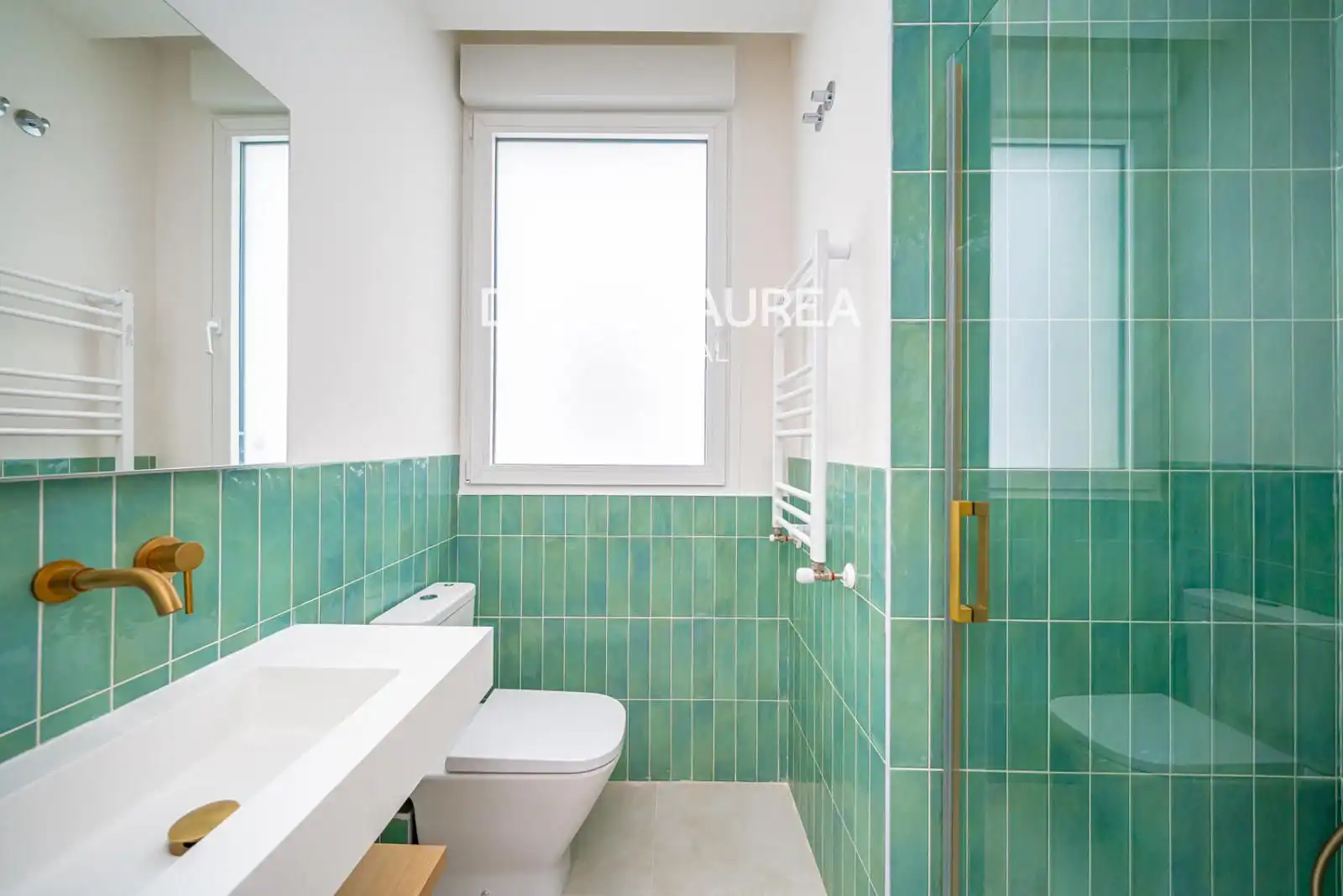 Bathroom of Flat for rent in Madrid  with Air Conditioner, Heating and Parquet flooring
