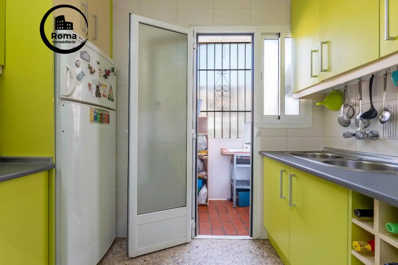 Kitchen of Flat for sale in Granada  with Air Conditioner, Heating and Terrace