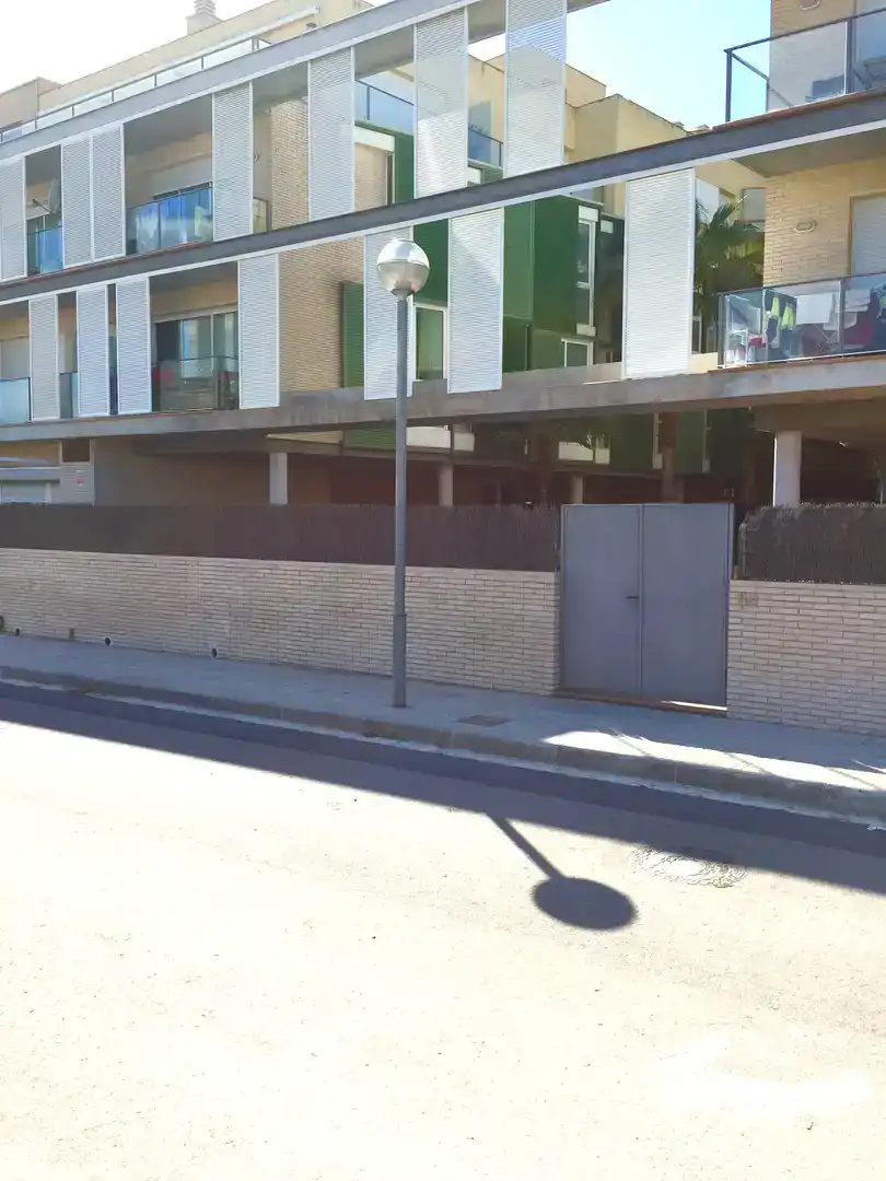 Vista exterior de Pis en venda en La Ràpita amb Aire condicionat, Terrassa i Piscina