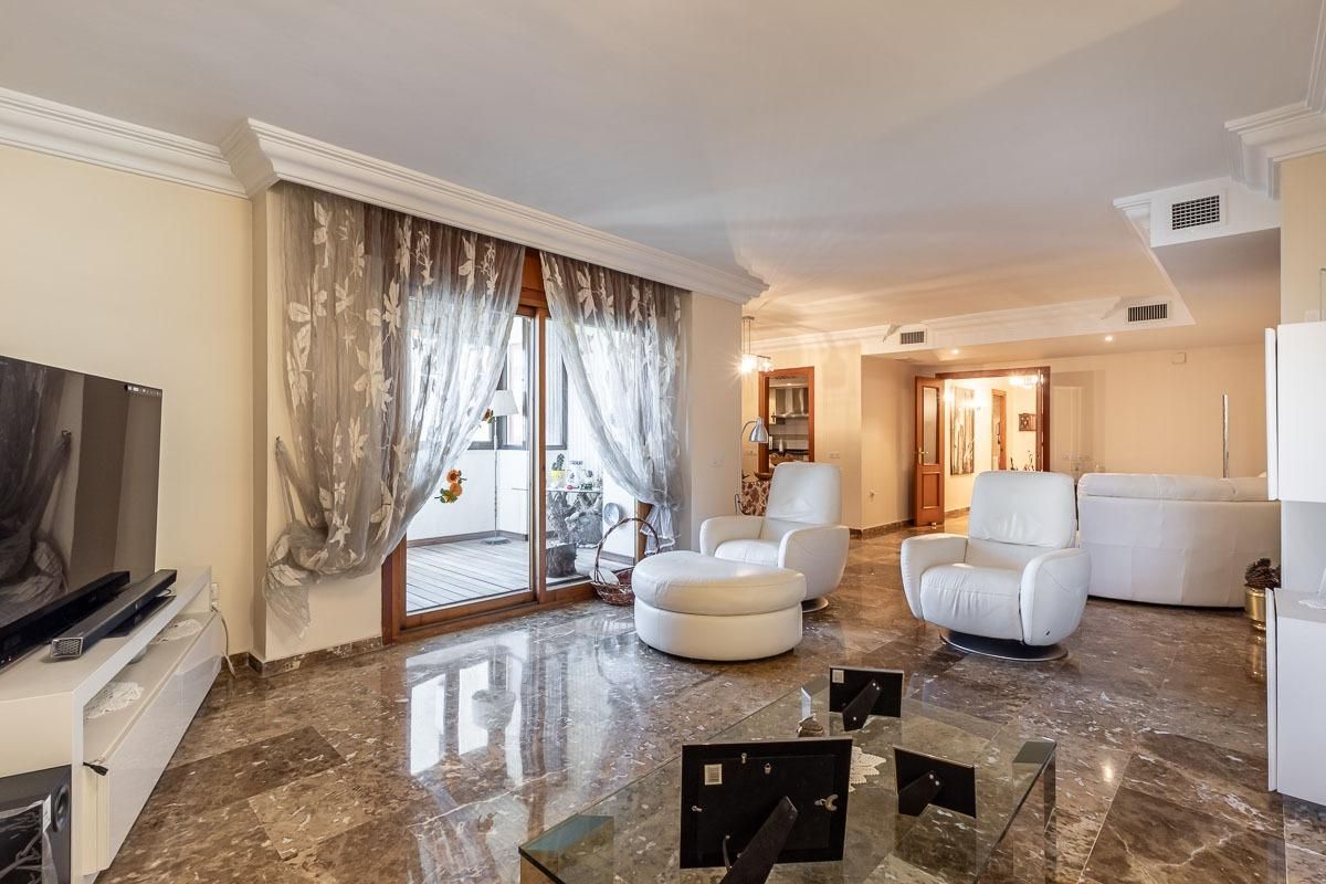 Sala d'estar de Pis en venda en  Granada Capital amb Aire condicionat, Calefacció i Parquet