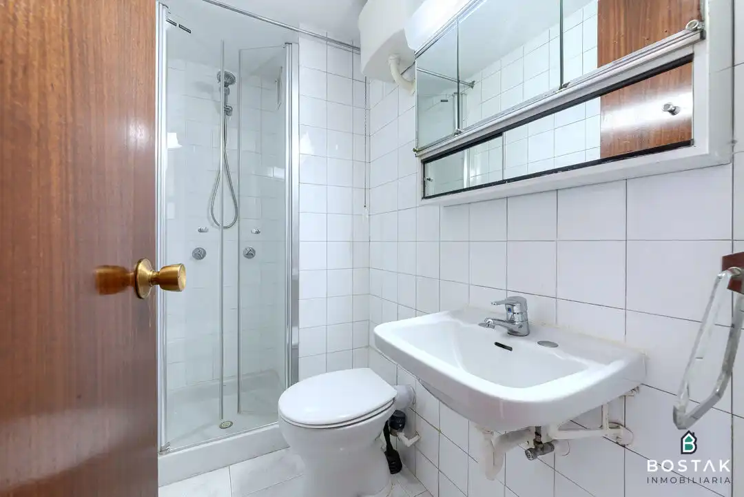 Badezimmer von Wohnung zum Verkauf in Bilbao  mit Heizung und Balkon