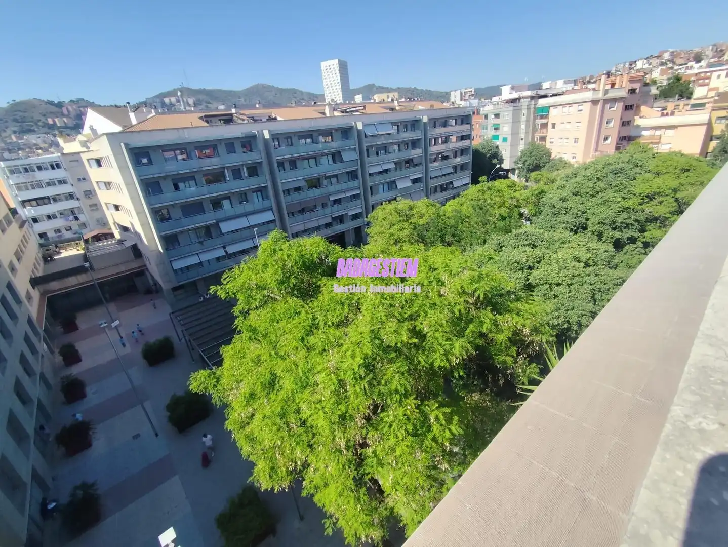 Außenansicht von Wohnung zum Verkauf in Santa Coloma de Gramenet mit Heizung, Terrasse und Balkon