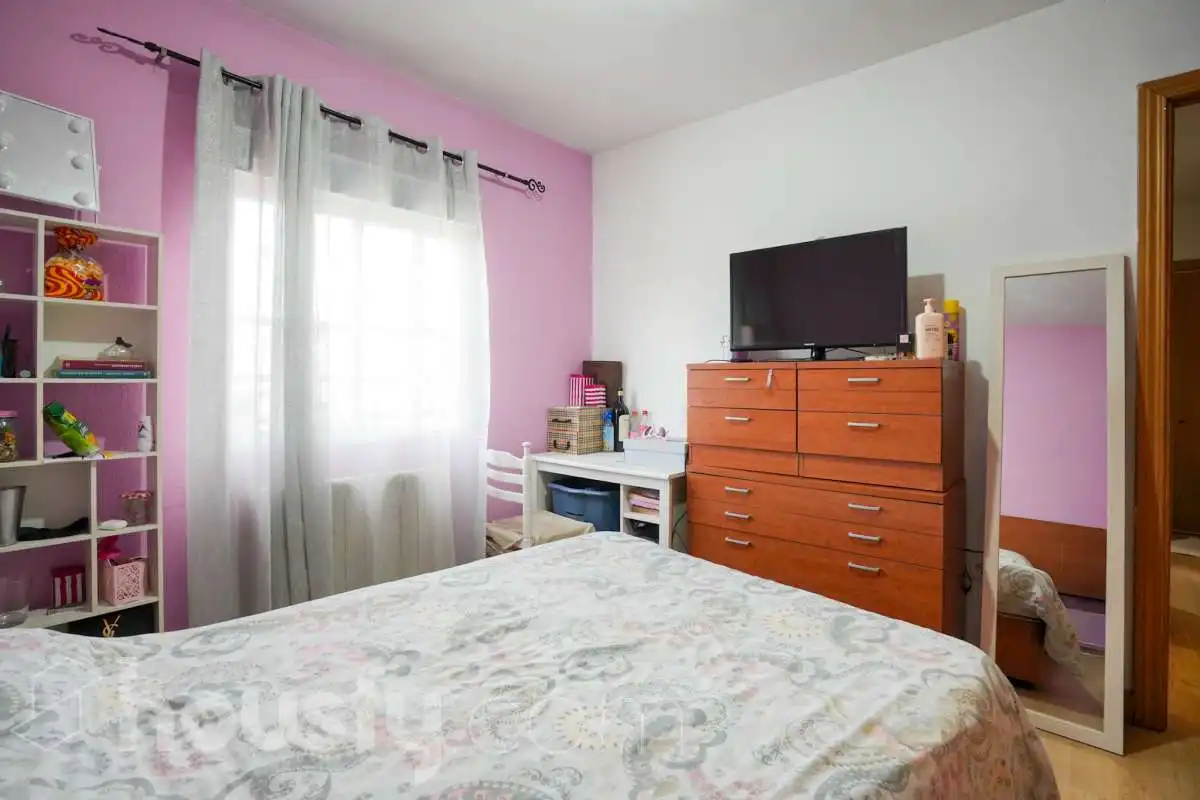 Habitación de Piso en venta en Madrid con Calefacción, Terraza y Balcón