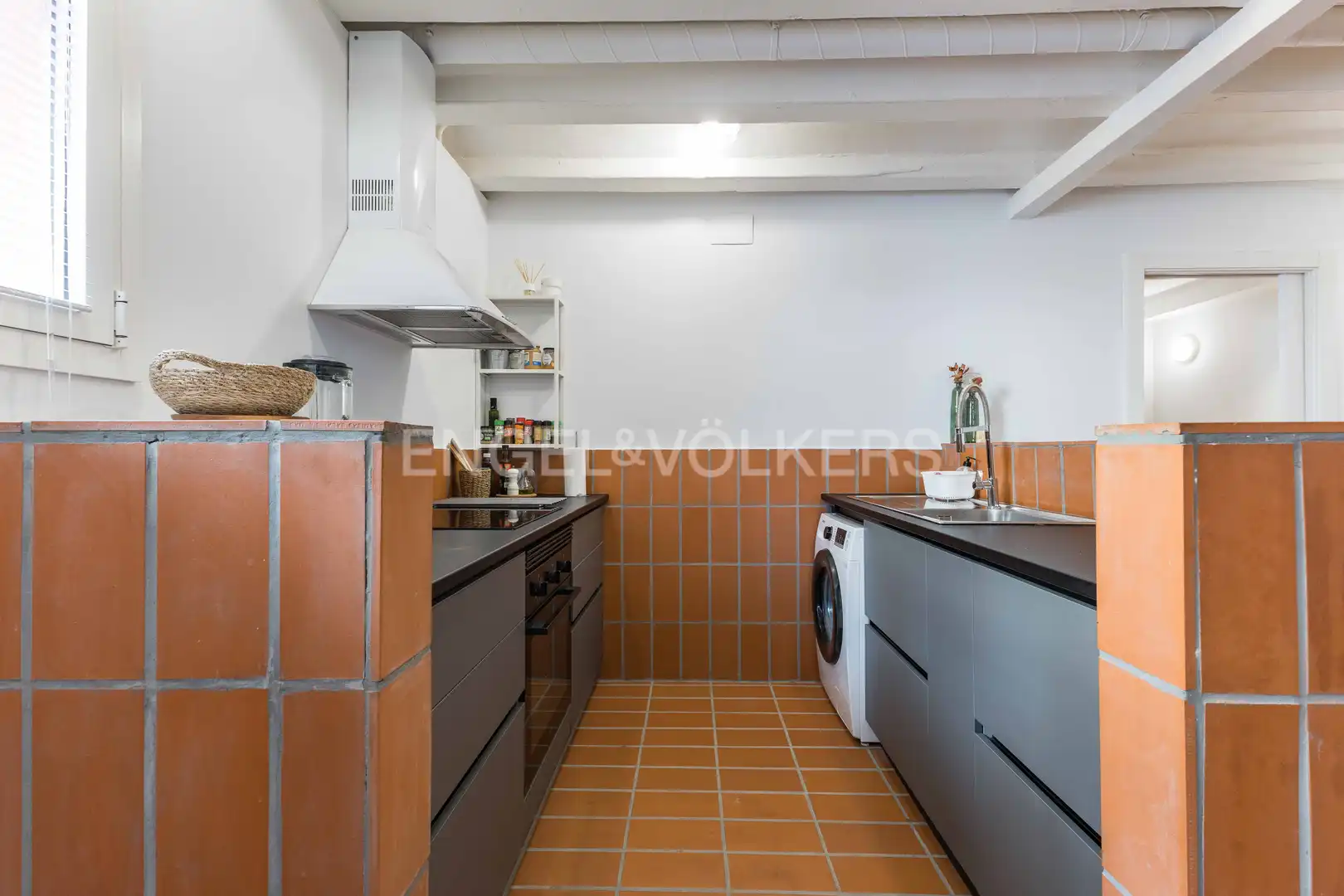 Küche von Wohnung zum Verkauf in Barcelona mit Klimaanlage, Heizung und Abstellraum