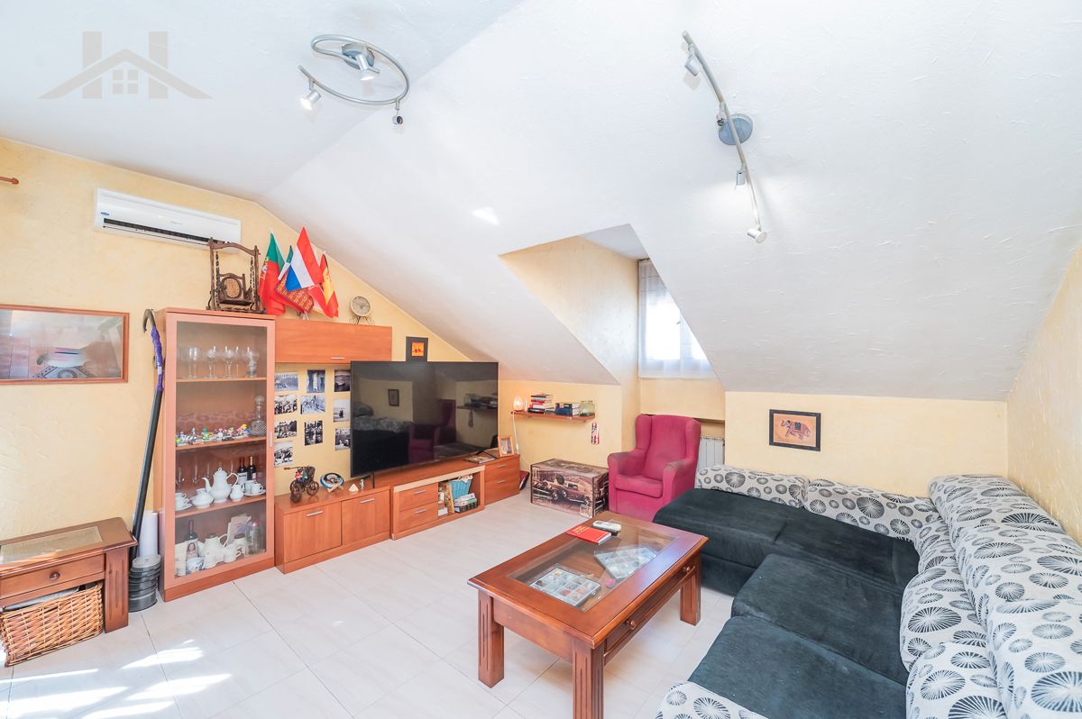 Living room of Attic for sale in San Martín de la Vega  with Air Conditioner, Terrace and Storage room
