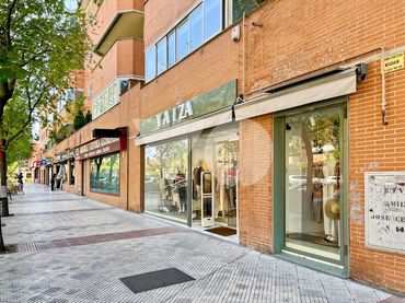 Local comercial en venta en Avenida de Camilo José Cela 14