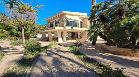 ESPECTACULAR CHALET A UN PASO DE LA PLAYA