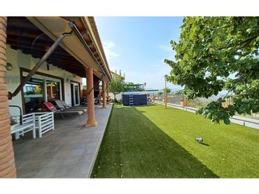 Chalet con jardín en venta en Calle CORDOBA