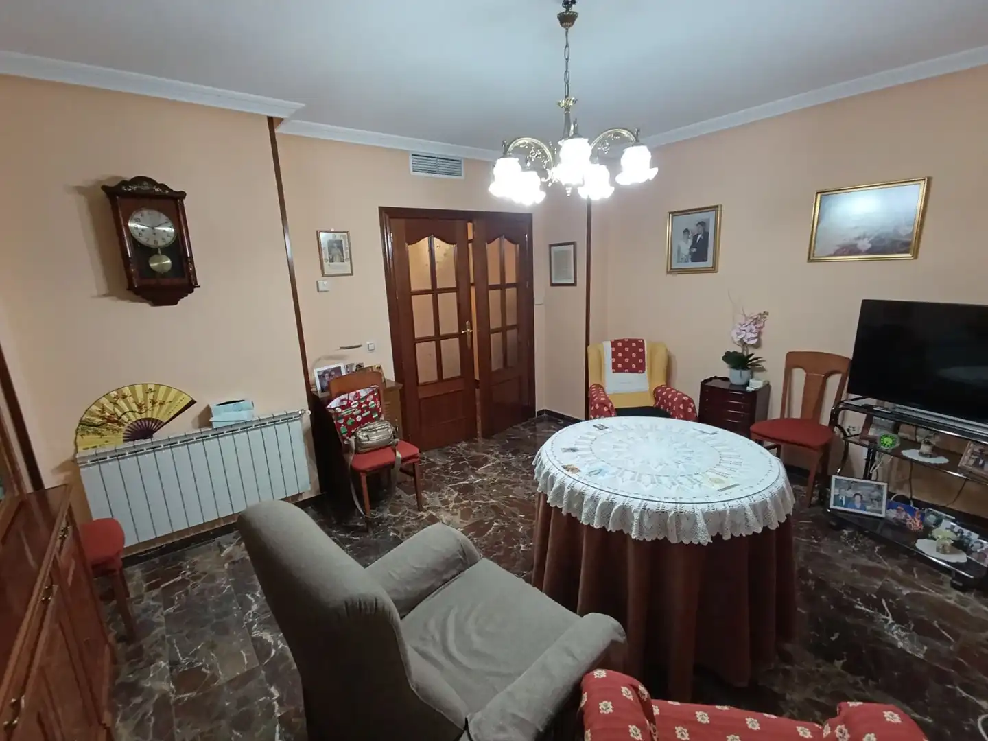 Living room of Flat for sale in Linares  with Air Conditioner, Heating and Storage room