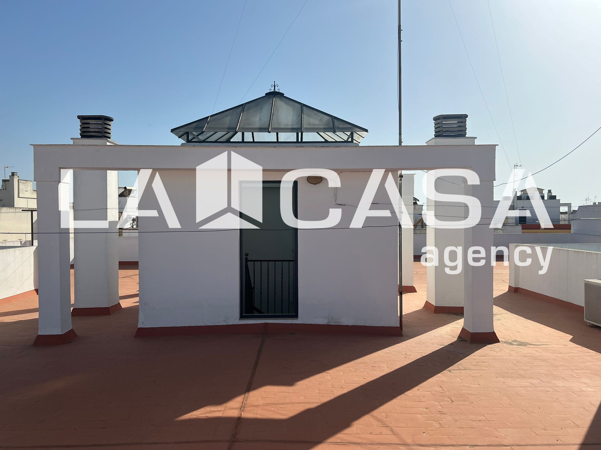 Vista exterior de Pis en venda en Dos Hermanas amb Terrassa