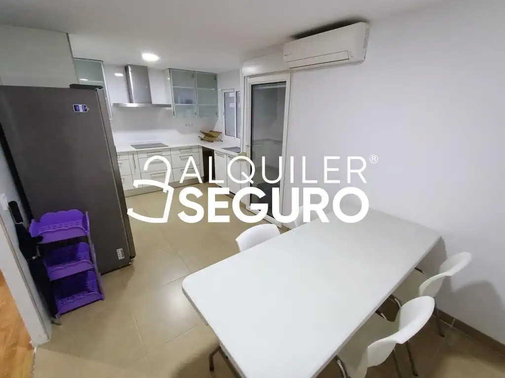 Piso de alquiler en Alfonso El Sabio, Barrio del Centro