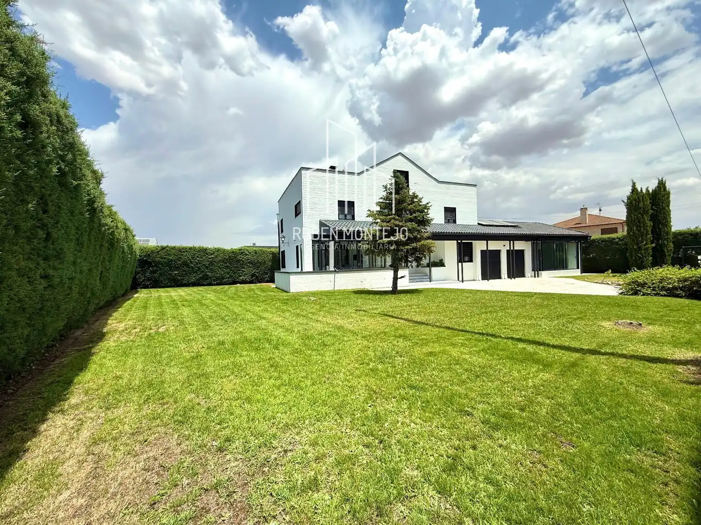 Casa o xalet en venda en Carbajosa de la Sagrada amb Calefacció, Jardí privat i Piscina