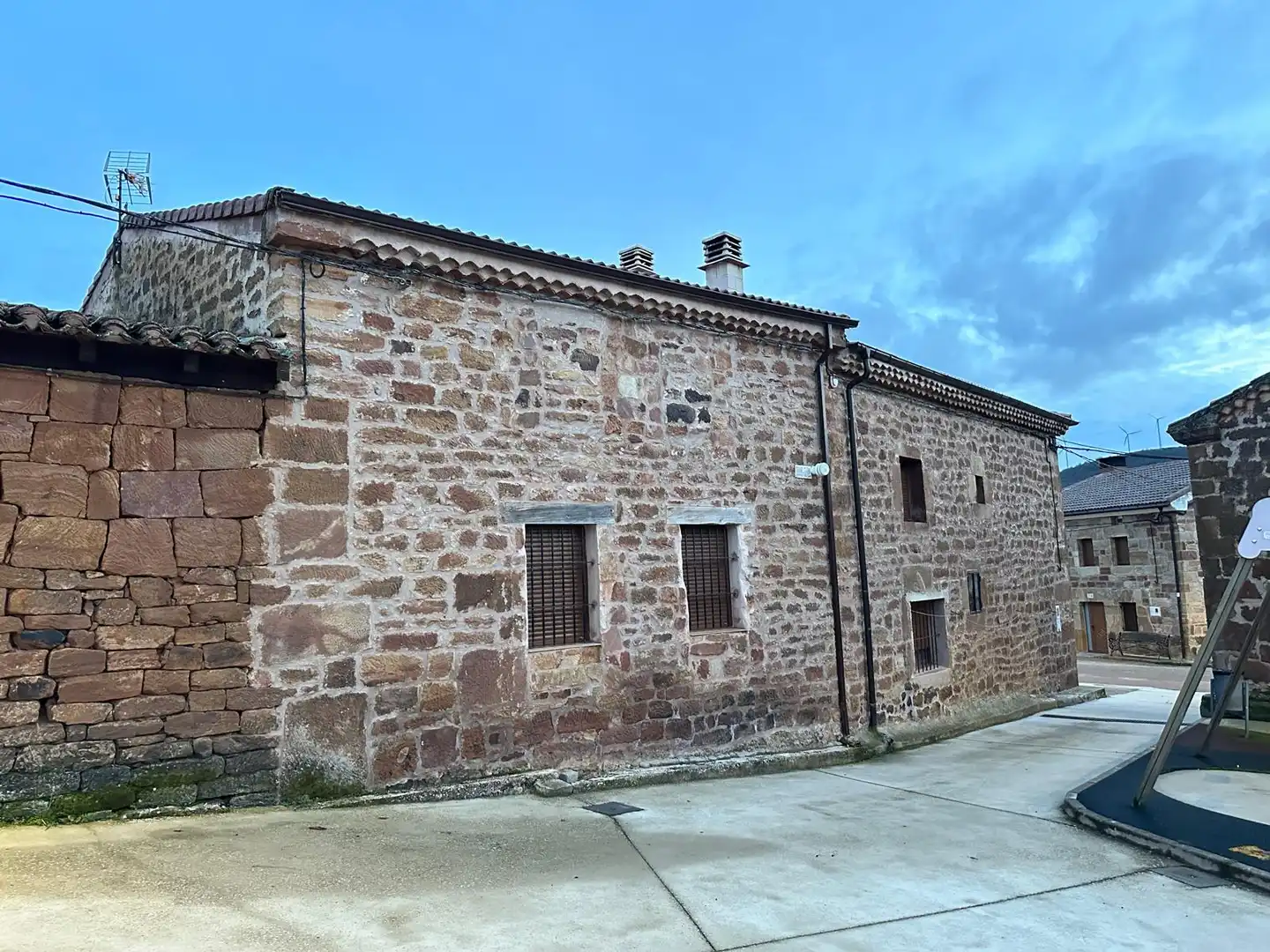 Vista exterior de Casa o chalet en venta en Palazuelos de la Sierra con Calefacción