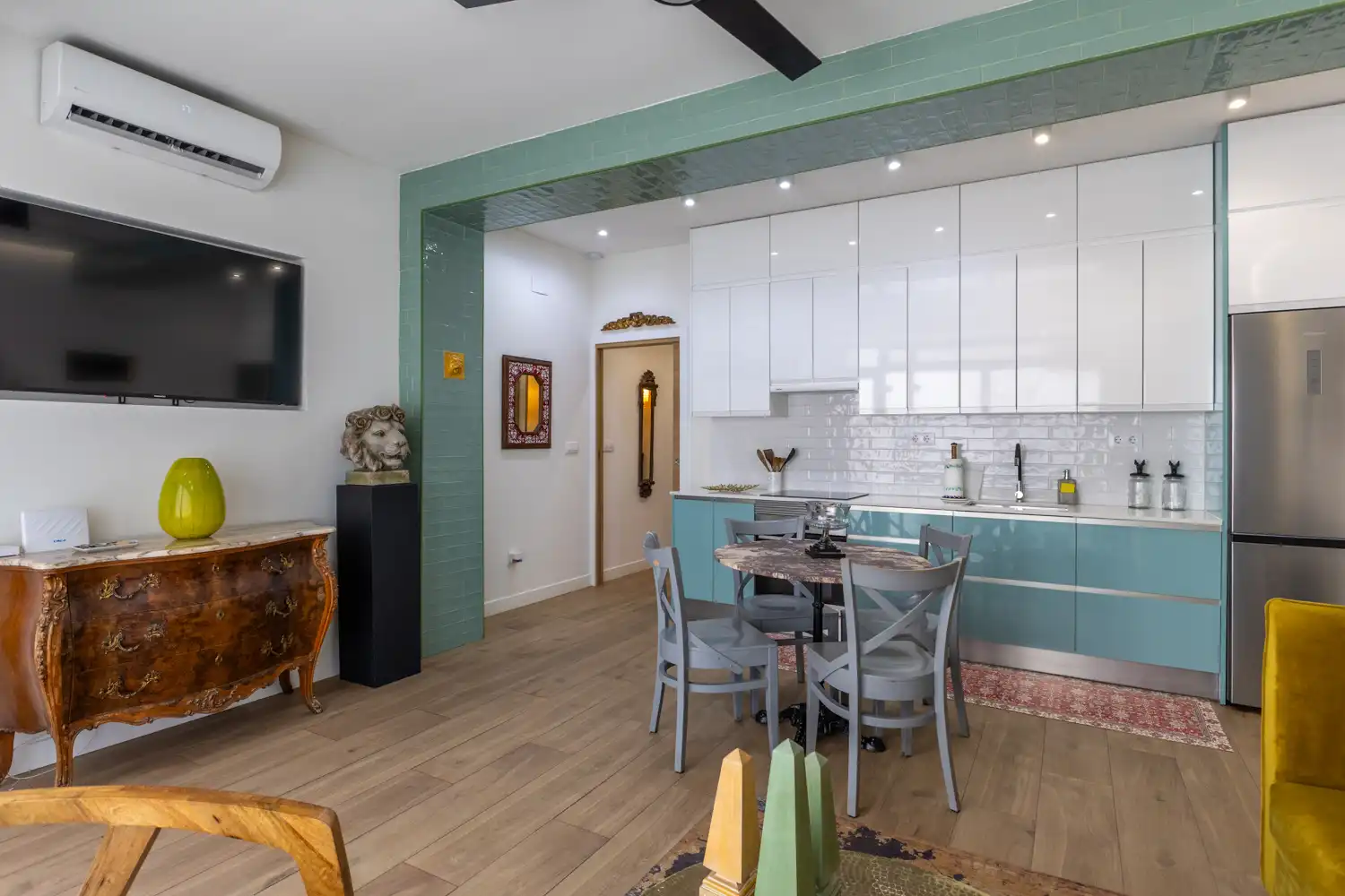 Kitchen of Flat for rent in Valencia  with Air Conditioner, Heating and Furnished