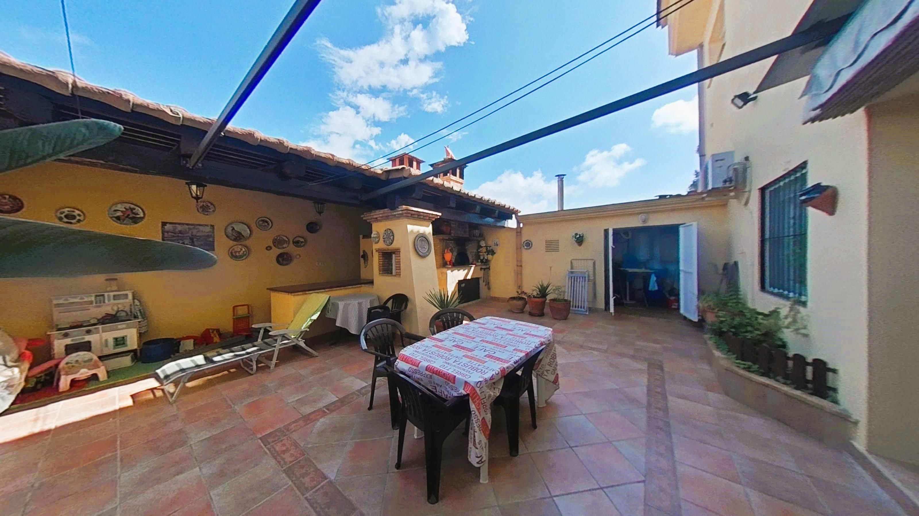 Terrace of House or chalet for sale in Vilanova i la Geltrú  with Air Conditioner, Heating and Terrace