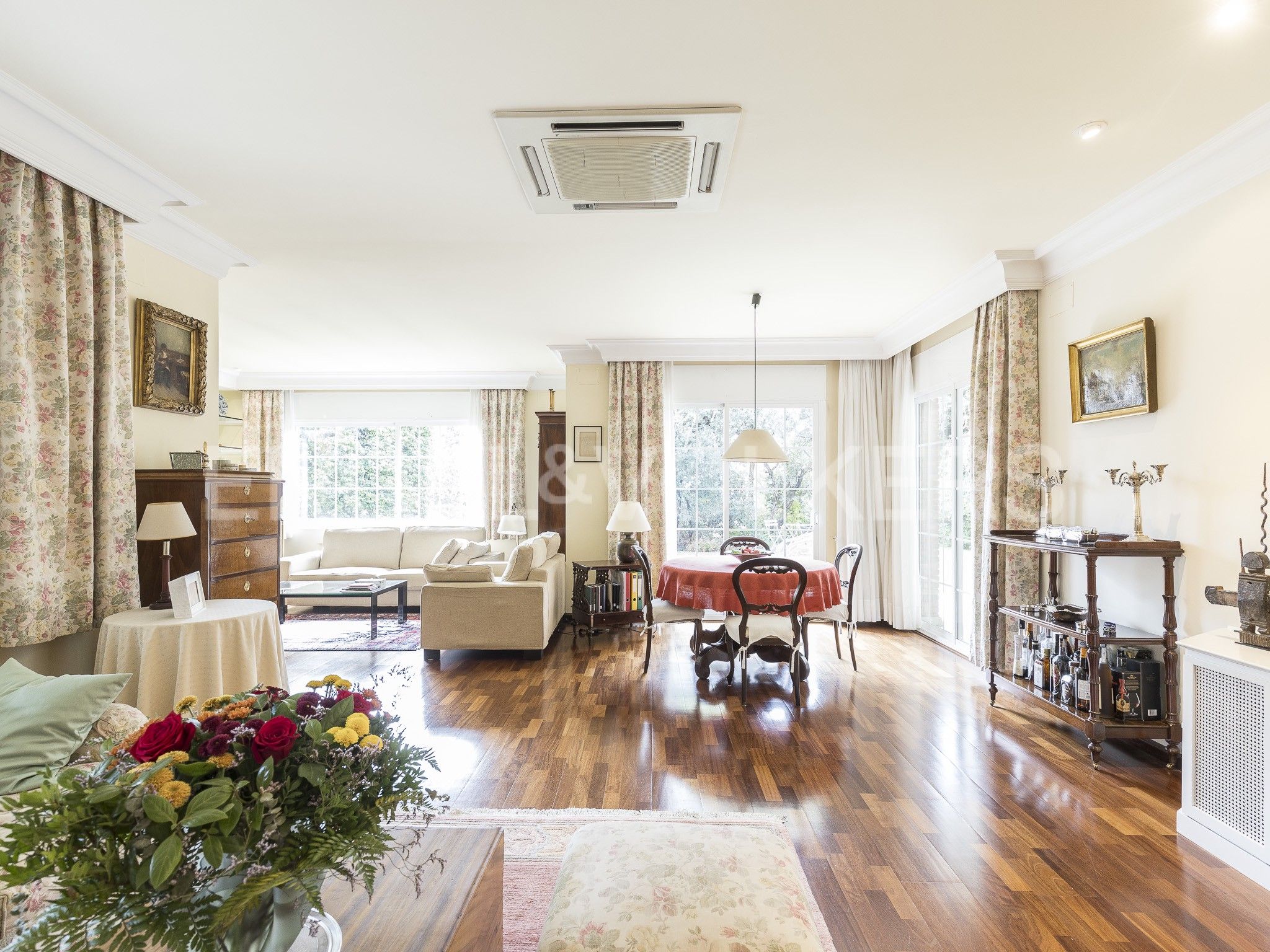 Living room of House or chalet for sale in Sant Just Desvern  with Air Conditioner, Heating and Private garden