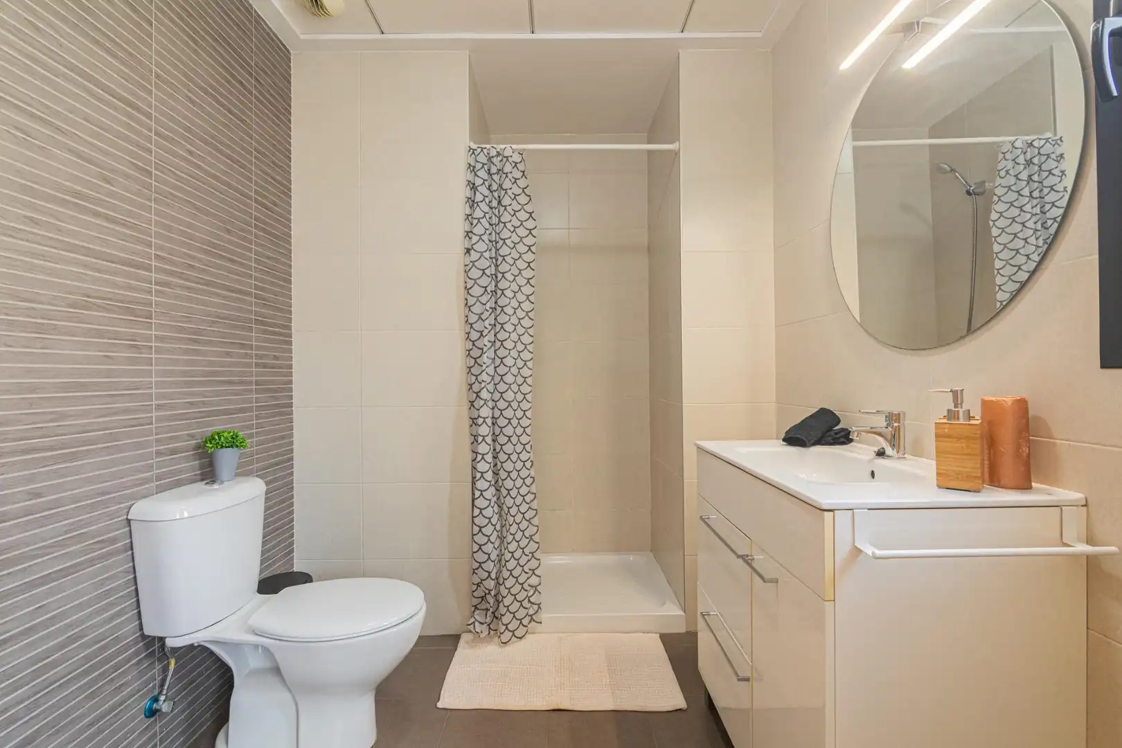 Bathroom of Flat for sale in Crevillent  with Terrace and Community pool
