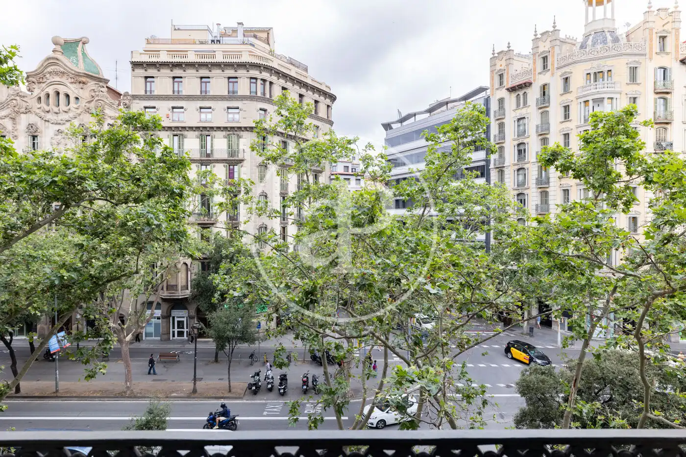 Außenansicht von Wohnung zum Verkauf in Barcelona mit Klimaanlage, Heizung und Balkon