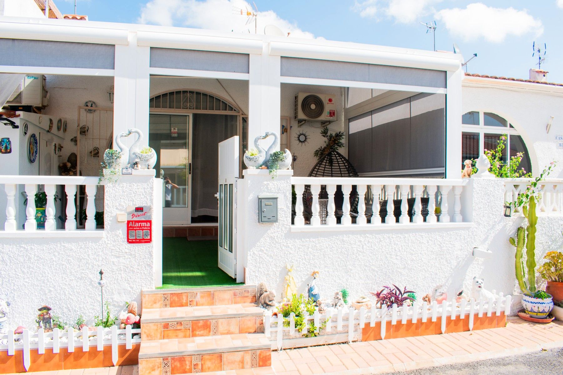 Vista exterior de Casa o xalet en venda en Torrevieja amb Aire condicionat, Calefacció i Terrassa