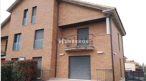 Pareado en venta en Navarrete, 4 dormitorios.