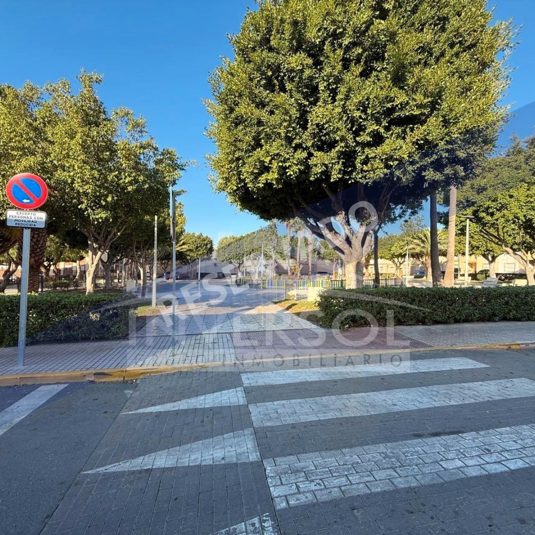 Vista exterior de Casa adosada en venda en El Ejido amb Terrassa