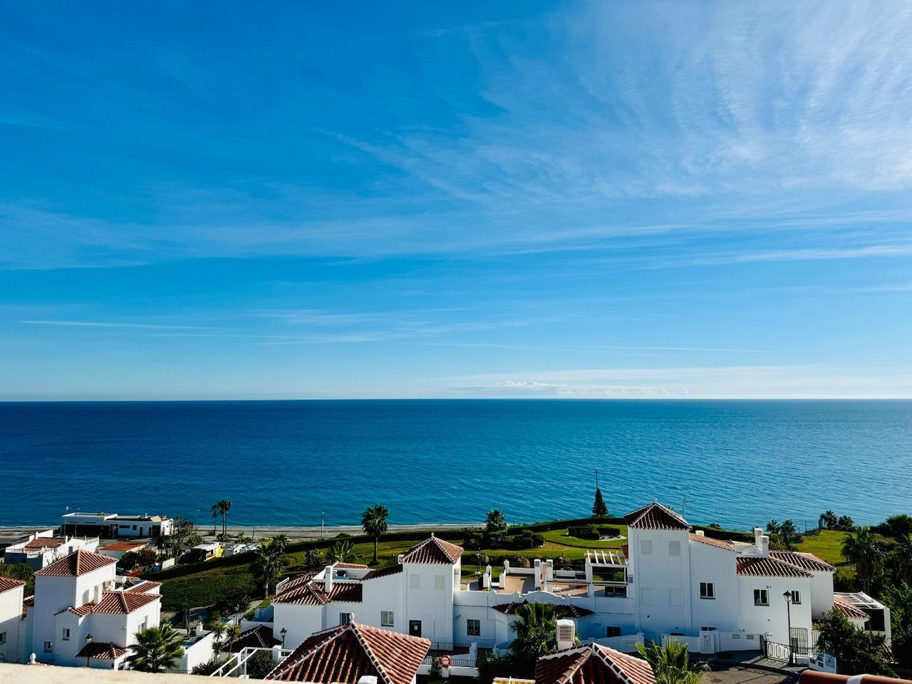 Vista exterior de Àtic en venda en Torrox amb Aire condicionat, Calefacció i Piscina comunitària