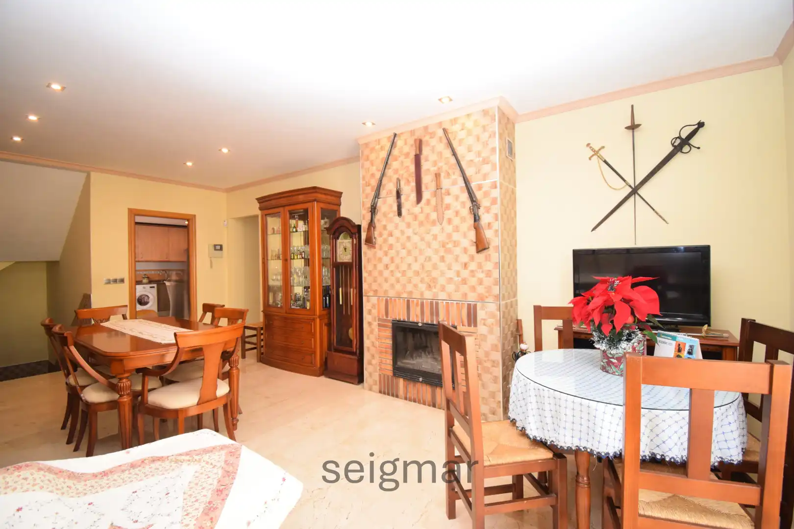 Sala de estar de Casa adosada en venta en La Nucia con Terraza, Horno y Lavadora