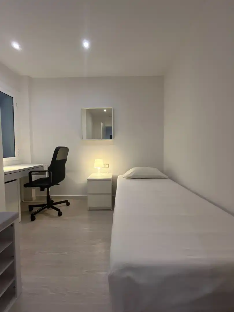 Bedroom of Flat for sale in Barcelona  with Air Conditioner, Heating and Furnished
