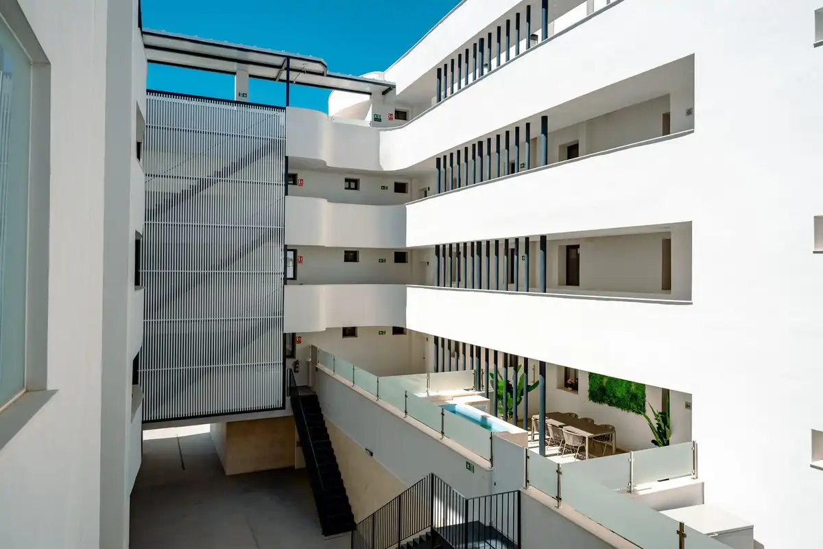 Vista exterior de Apartament en venda en Estepona amb Traster i Piscina comunitària