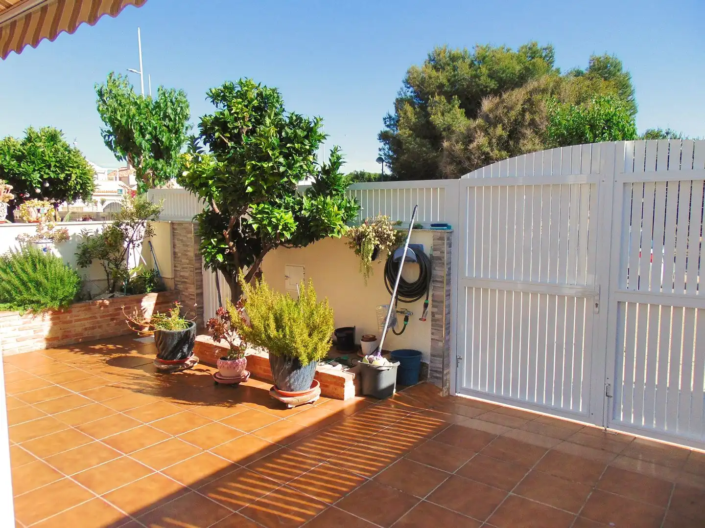 Terrassa de Casa adosada en venda en Pilar de la Horadada amb Aire condicionat, Calefacció i Jardí privat