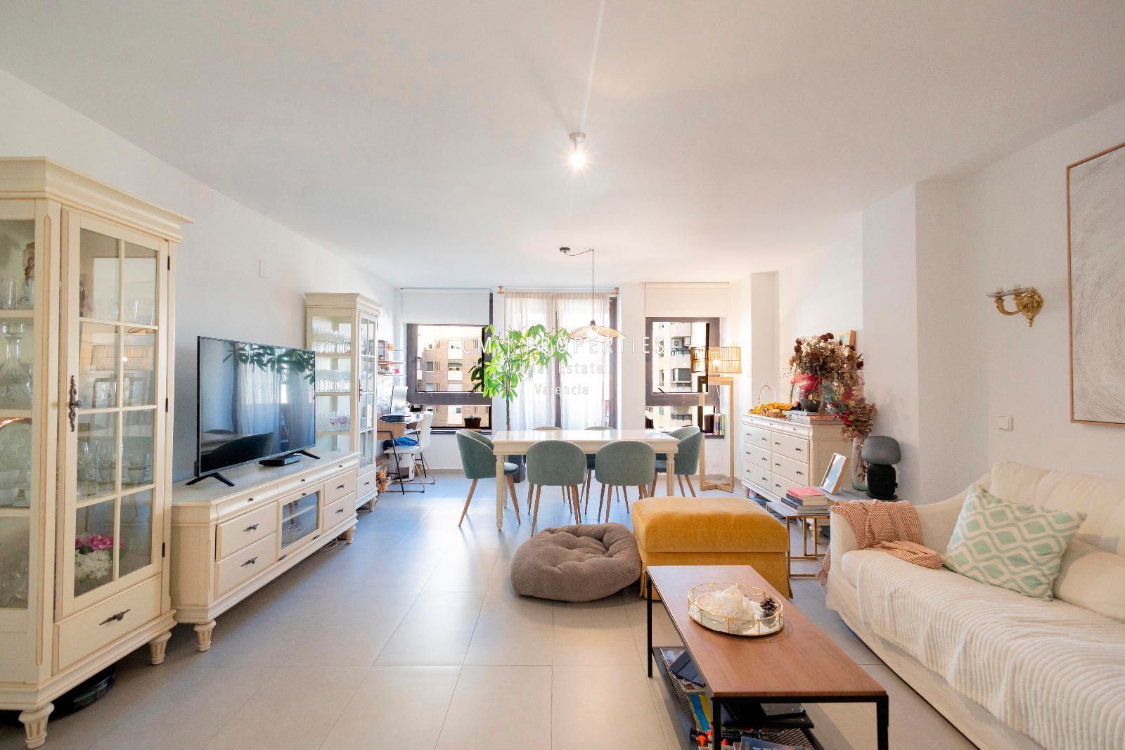 Living room of Flat to rent in  Valencia Capital  with Parquet flooring, Terrace and Oven