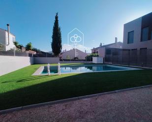 Piscina de Dúplex en venda en Begues amb Aire condicionat, Terrassa i Piscina