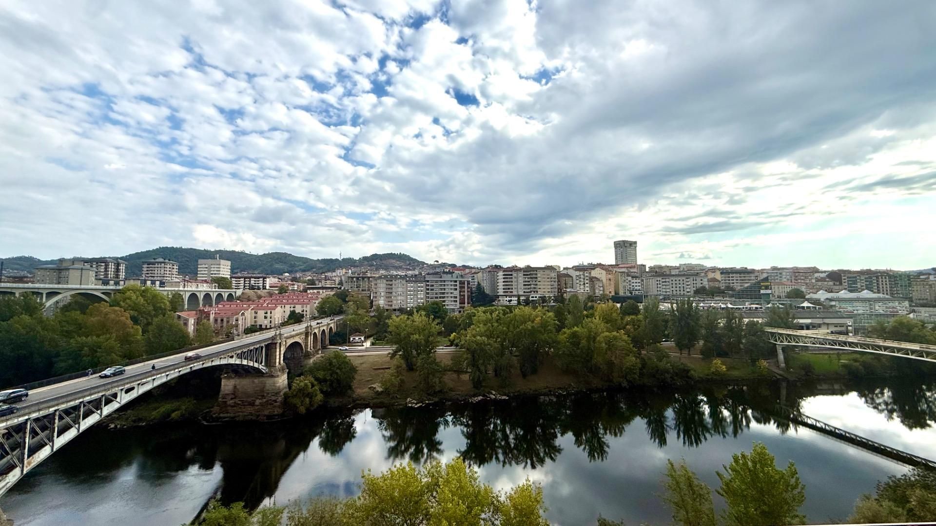 Vista exterior de Apartament en venda en Ourense Capital  amb Aire condicionat, Calefacció i Terrassa