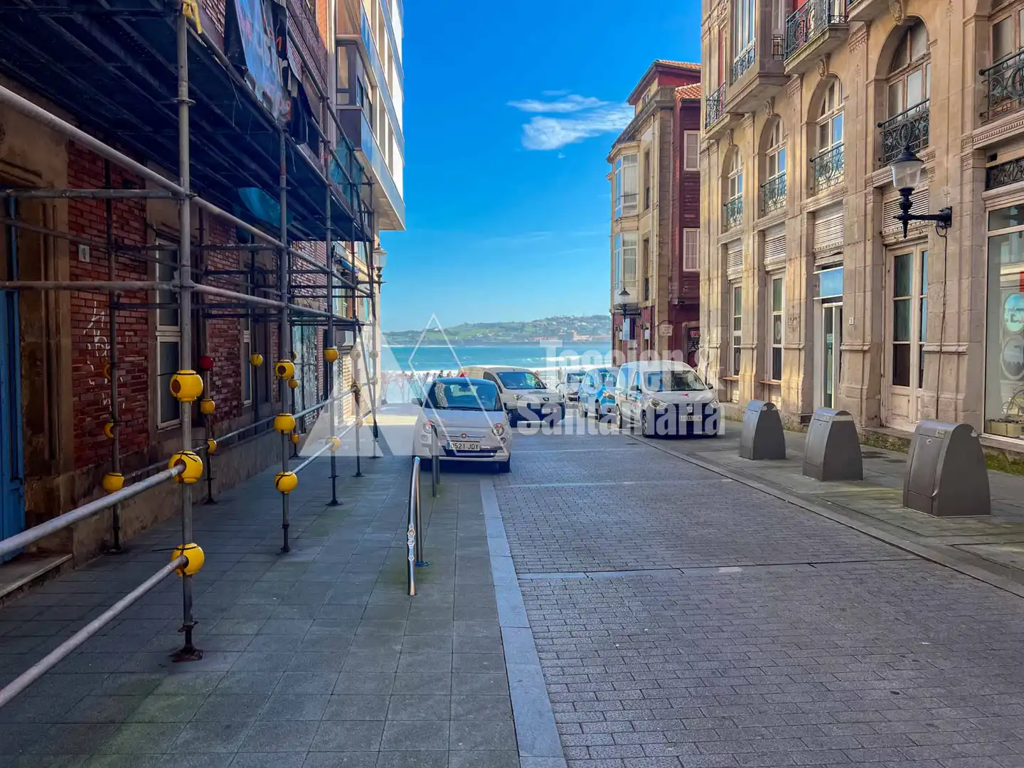 Vista exterior de Local en venta en Gijón 