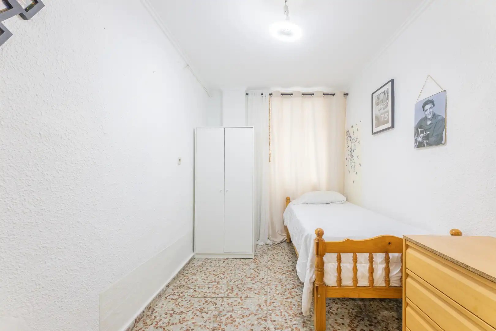 Bedroom of Flat for sale in Valencia