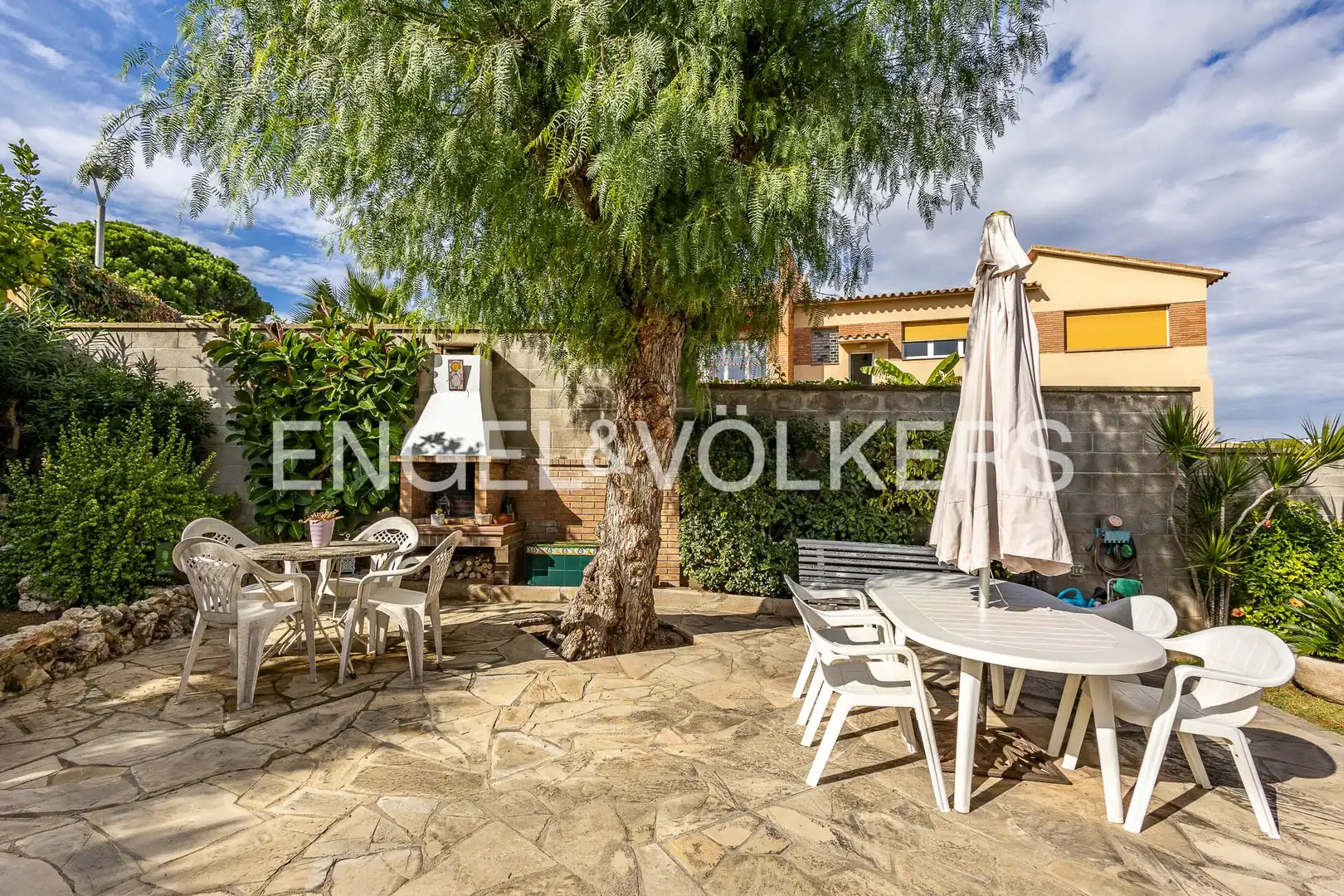 Terraza de Casa o chalet en venta en Vilanova i la Geltrú con Aire acondicionado, Calefacción y Jardín privado