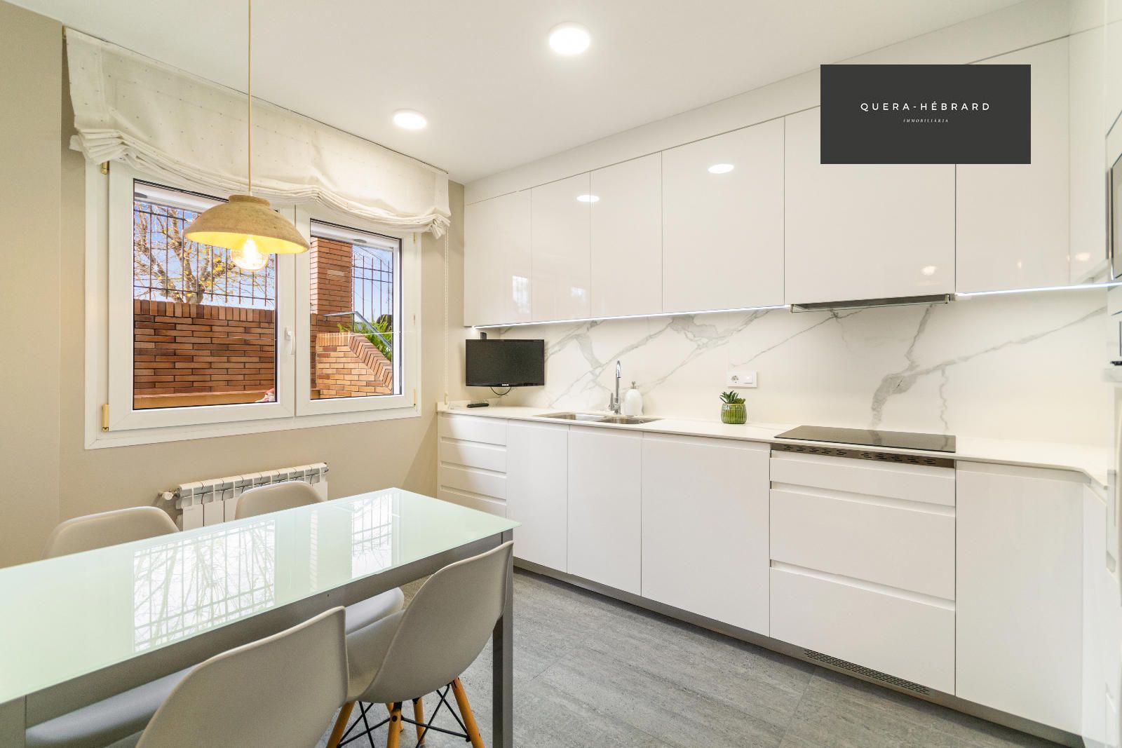 Cuina de Casa adosada en venda en Rubí amb Aire condicionat, Calefacció i Parquet