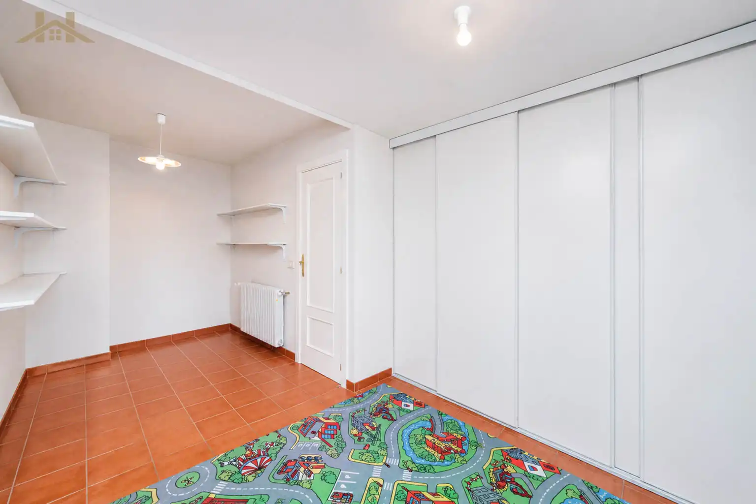 Einfamilien-Reihenhaus zum Verkauf in Madrid mit Klimaanlage, Heizung und Terrasse