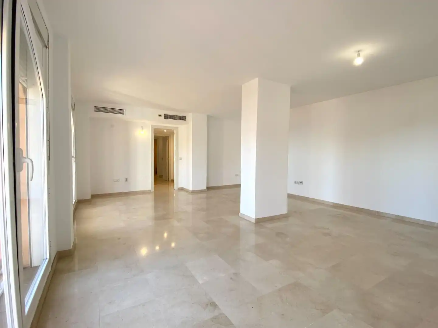 Piso en venta en Mijas con Terraza y Piscina comunitaria
