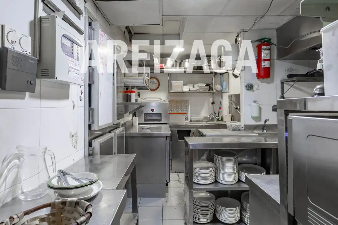 Cuina de Local de lloguer en Donostia - San Sebastián  amb Moblat