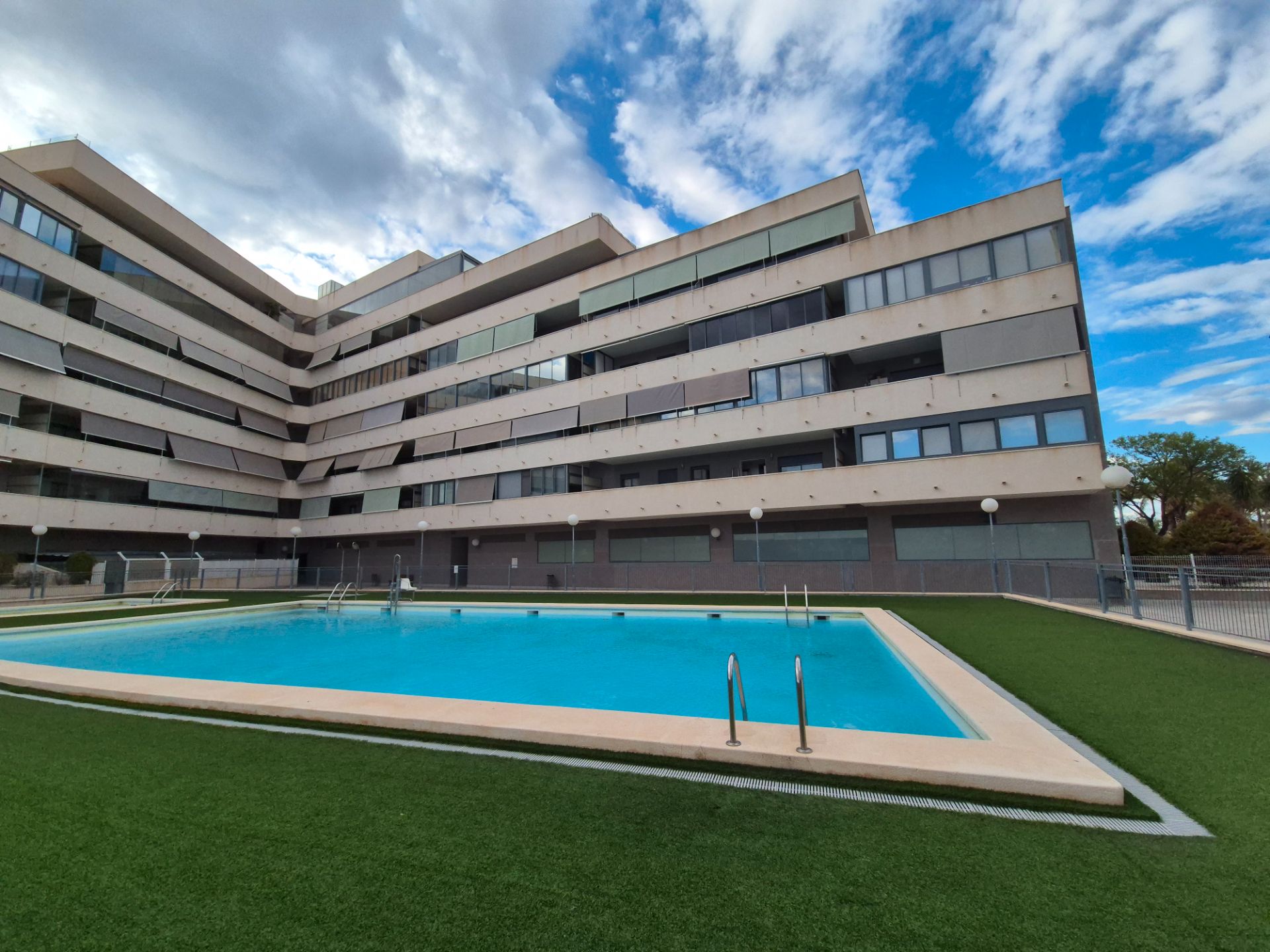 Swimming pool of Attic to rent in Elche / Elx  with Air Conditioner, Terrace and Storage room