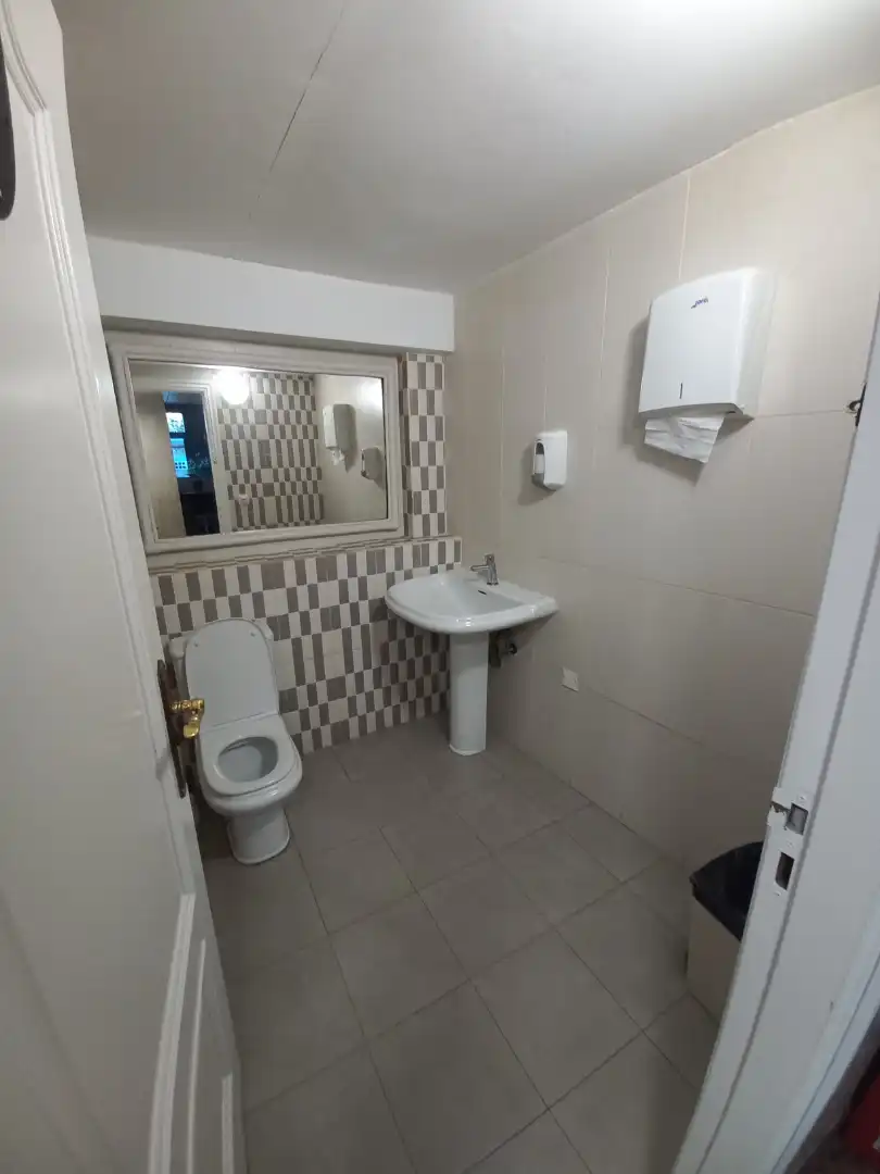 Badezimmer von Geschaftsraum zum Verkauf in Culleredo mit Klimaanlage, Terrasse und Möbliert