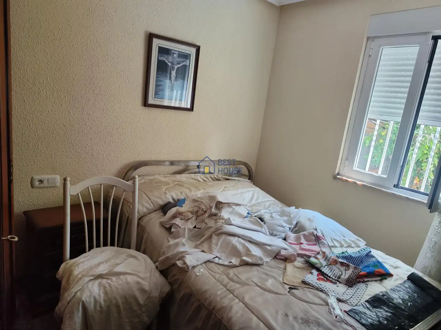 Dormitori de Casa o xalet en venda en León Capital  amb Jardí privat, Traster i Alarma