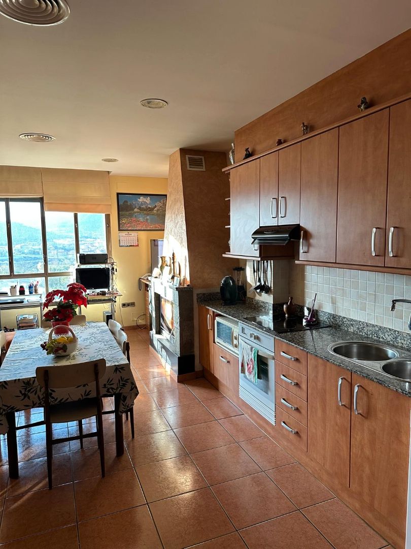 Cuina de Casa o xalet en venda en Manresa amb Aire condicionat, Calefacció i Terrassa