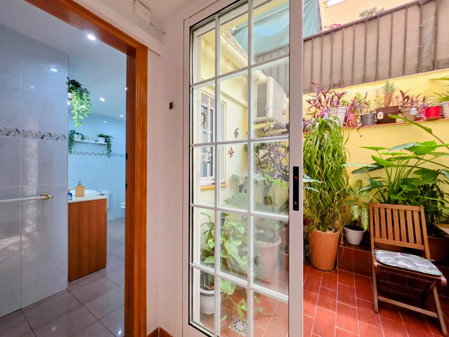 Erdgeschoss zum Verkauf in Barcelona mit Heizung, Terrasse und Möbliert