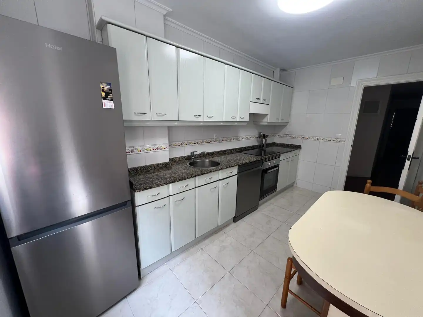 Cocina de Piso de alquiler en Gijón  con Calefacción, Parquet y Amueblado