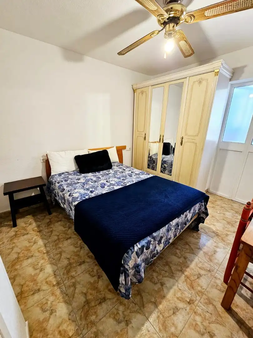 Dormitori de Apartament en venda en Fuengirola amb Terrassa