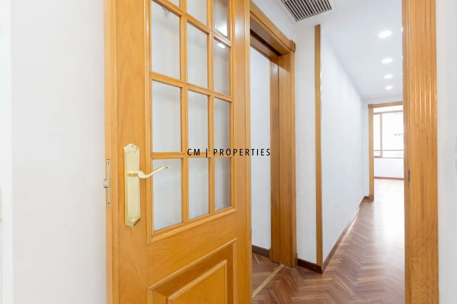 Flat for rent in Valencia  with Air Conditioner, Heating and Storage room